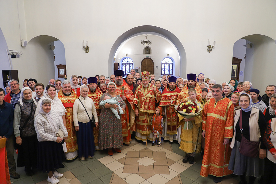 Архиерейское богослужение в Троицком храме Старой Купавны
